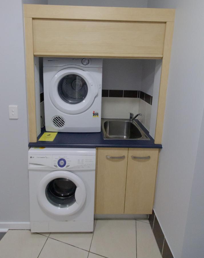 Caloundra Central Apartment Hotel Official Esterno foto